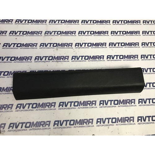 Накладка порога передняя правая Peugeot 308 2013-2021 9677521777
